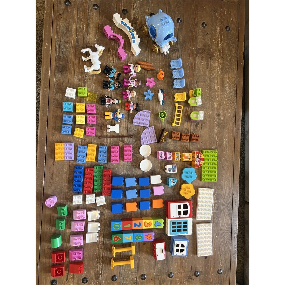 Lego Duplo Lot Disney, Carriage, Doors, Windows, Beds, Flowers, Chairs 110+ Lot